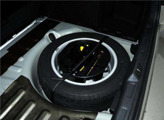 雪铁龙C5 2012款 2.3L 自动尊驭型 其他细节类   备胎