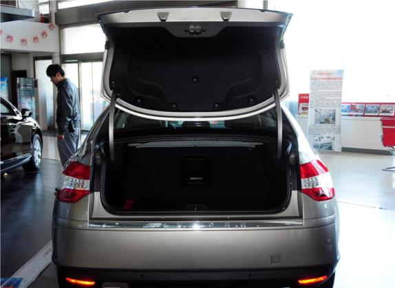 雪铁龙C5 2012款 2.3L 自动尊驭型 车厢座椅   后备厢