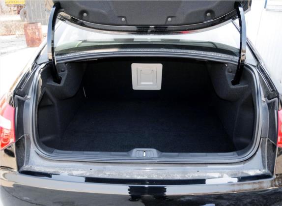雪铁龙C5 2013款 2.0L 自动尊享型 车厢座椅   后备厢