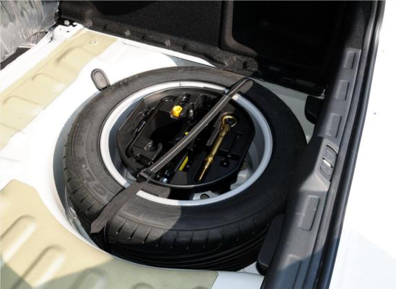 雪铁龙C5 2013款 2.3L 自动尊驭型 其他细节类   备胎