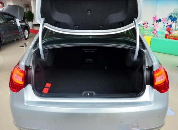雪铁龙C5 2013款 2.3L 自动尊贵型 车厢座椅   后备厢