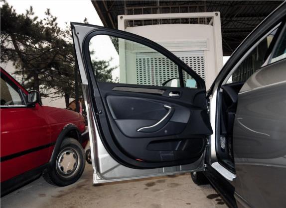 雪铁龙C5 2013款 2.3L 自动豪华型 车厢座椅   前门板