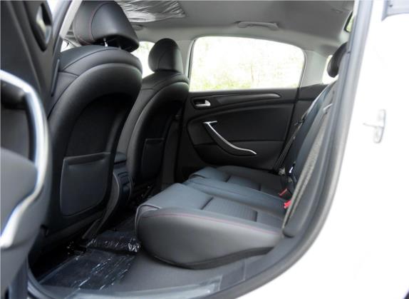 雪铁龙C5 2014款 1.6T 自动尊享型 车厢座椅   后排空间