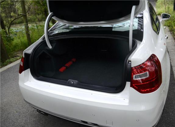 雪铁龙C5 2016款 1.8T 自动豪华型 车厢座椅   后备厢