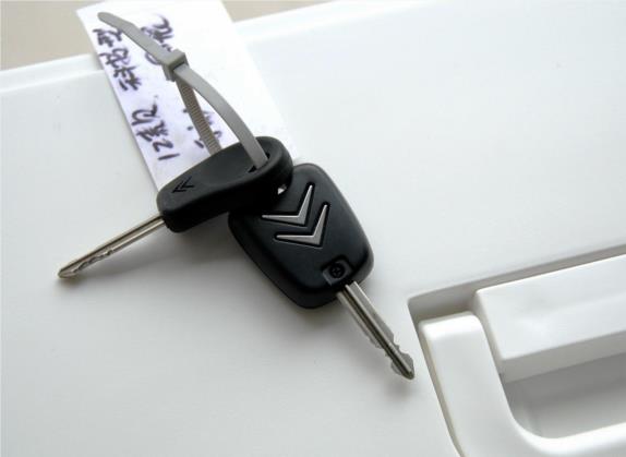 爱丽舍 2012款 三厢 1.6L 手动科技型 其他细节类   钥匙
