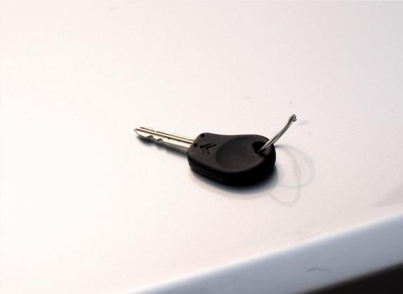 爱丽舍 2013款 三厢经典 1.6L 手动科技型 其他细节类   钥匙