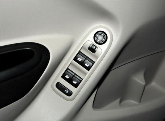 爱丽舍 2014款 WTCC纪念版 1.6L 自动时尚型 车厢座椅   门窗控制