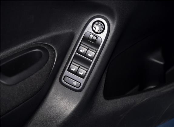 爱丽舍 2016款 1.6L 手动时尚型 车厢座椅   门窗控制