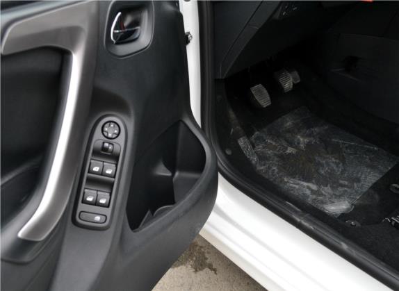爱丽舍 2017款 1.6L 手动舒适型 车厢座椅   门窗控制