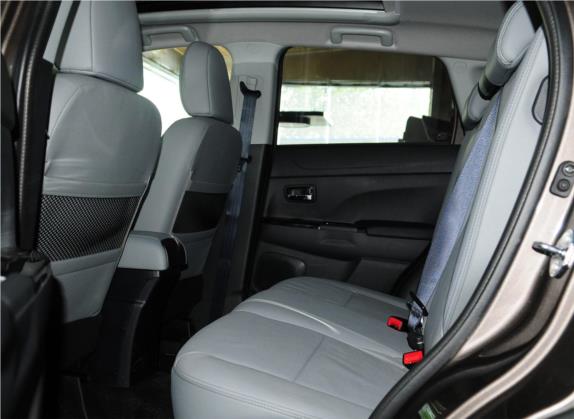 雪铁龙C4 Aircross(进口) 2012款 2.0L 两驱豪华版 车厢座椅   后排空间
