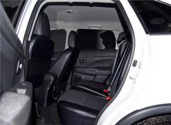 雪铁龙C4 Aircross(进口) 2013款 2.0L 两驱进取版 车厢座椅   后排空间