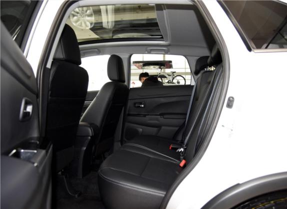 雪铁龙C4 Aircross(进口) 2013款 2.0L 两驱豪华版 车厢座椅   后排空间