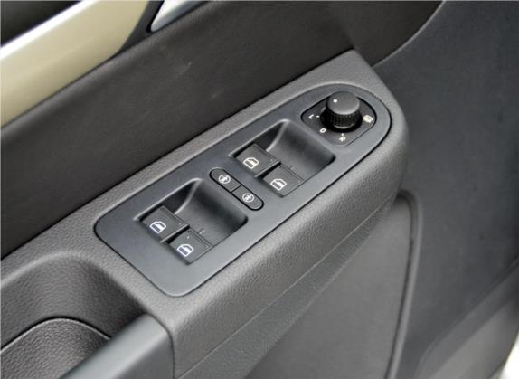 欧悦搏 2013款 1.8TSI 豪华版 欧V 车厢座椅   门窗控制