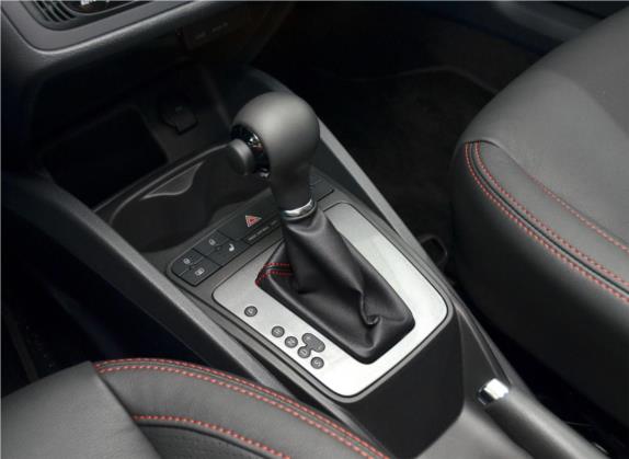 伊比飒 2013款 1.4TSI 旅行版FR 中控类   挡把