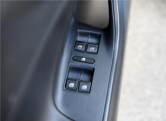 伊比飒 2013款 1.4TSI 旅行版FR 车厢座椅   门窗控制