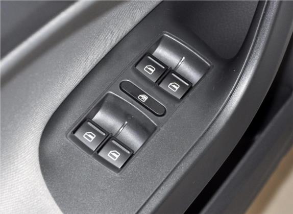 伊比飒 2013款 1.2TSI 5门版Style 车厢座椅   门窗控制