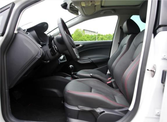 伊比飒 2013款 1.4TSI 5门版FR 车厢座椅   前排空间