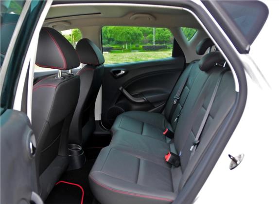 伊比飒 2013款 1.4TSI 5门版FR 车厢座椅   后排空间