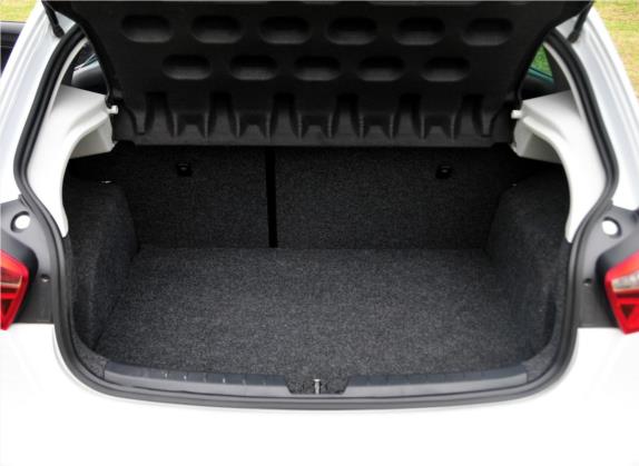 伊比飒 2013款 1.4TSI 5门版FR 车厢座椅   后备厢