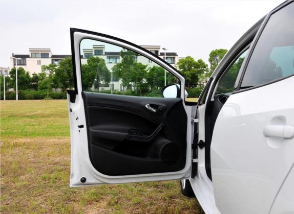 伊比飒 2013款 1.4TSI 5门版FR 车厢座椅   前门板