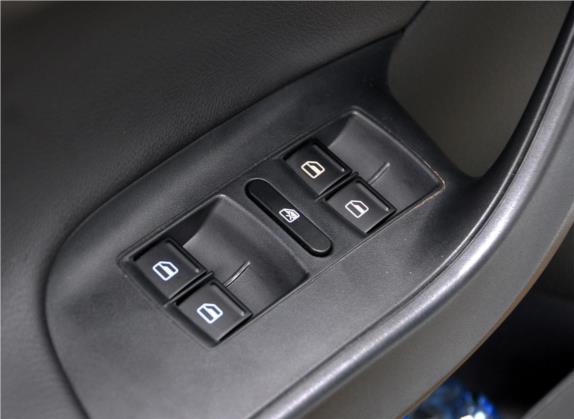 伊比飒 2013款 1.4TSI 5门版FR 车厢座椅   门窗控制