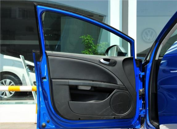 LEON 2012款 1.8TSI FR+ 车厢座椅   前门板