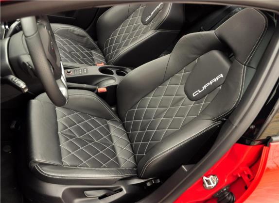 LEON 2012款 2.0TSI CUPRA 车厢座椅   前排空间