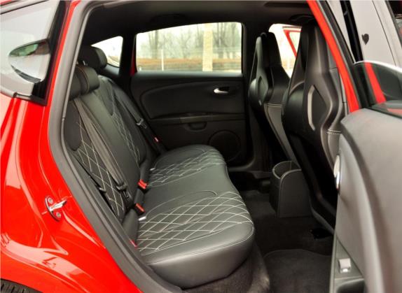 LEON 2012款 2.0TSI CUPRA 车厢座椅   后排空间
