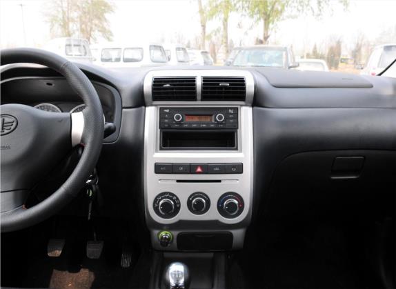 森雅S80 2011款 1.3L 手动7座舒适型 中控类   中控台
