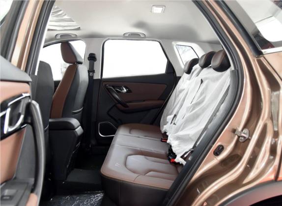 森雅R7 2016款 1.6L 手动智能型 车厢座椅   后排空间