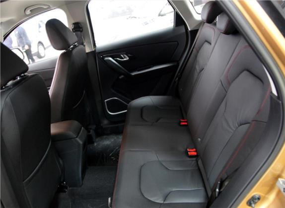 森雅R7 2016款 1.6L 自动豪华型 车厢座椅   后排空间