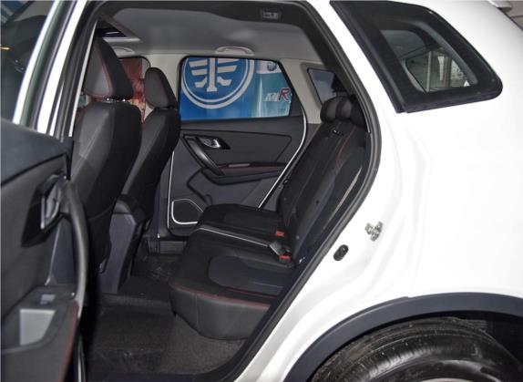 森雅R7 2016款 1.6L 自动智能型 车厢座椅   后排空间