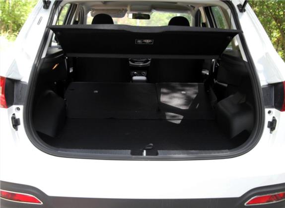 森雅R7 2017款 1.6L 手动舒适型 车厢座椅   后备厢