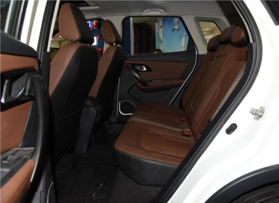 森雅R7 2017款 1.6L 手动智能型 车厢座椅   后排空间