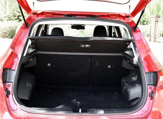 森雅R7 2017款 1.6L 手动尊贵型 车厢座椅   后备厢