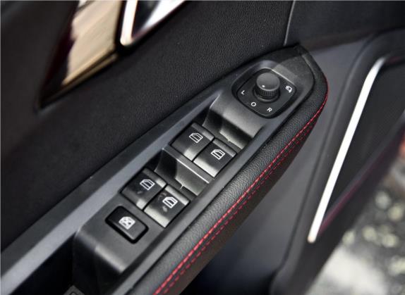 森雅R7 2017款 1.6L 手动尊贵型 车厢座椅   门窗控制