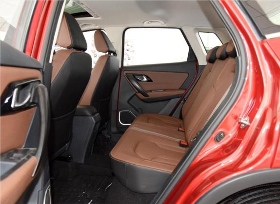 森雅R7 2017款 1.6L 自动豪华型 车厢座椅   后排空间
