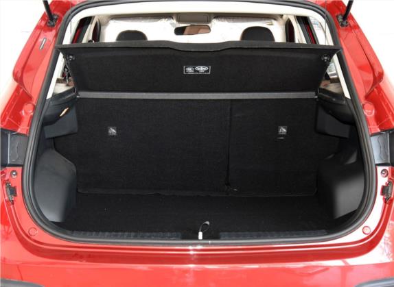 森雅R7 2017款 1.6L 自动豪华型 车厢座椅   后备厢