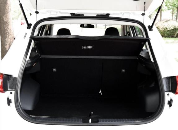 森雅R7 2017款 1.6L 自动尊贵型 车厢座椅   后备厢