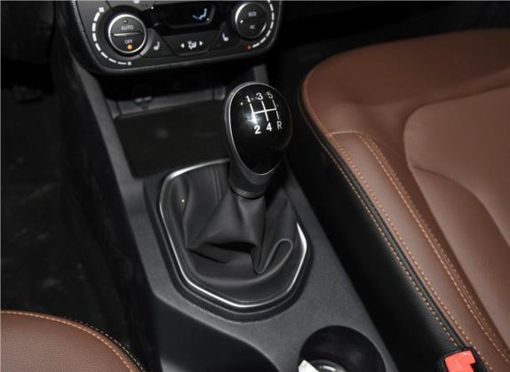 森雅R7 2018款 R7C 1.6L 手动智悦型 中控类   挡把