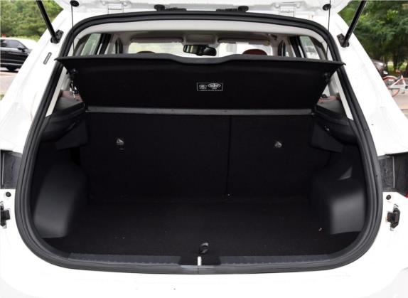 森雅R7 2018款 R7C 1.6L 自动智尊型 车厢座椅   后备厢