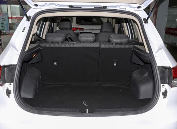 森雅R8 2020款 1.6L 手动舒适型 车厢座椅   后备厢