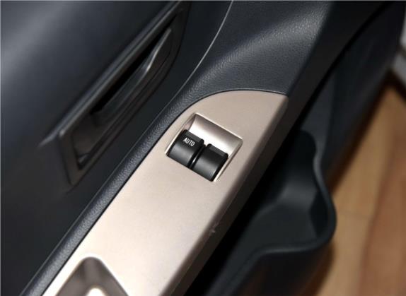 夏利 2012款 N3 1.0L 三厢实用型 车厢座椅   门窗控制