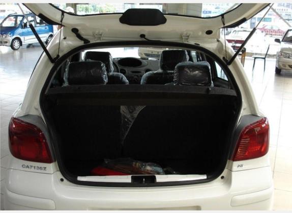 威姿 2004款 1.3L 自动豪华型 车厢座椅   后备厢