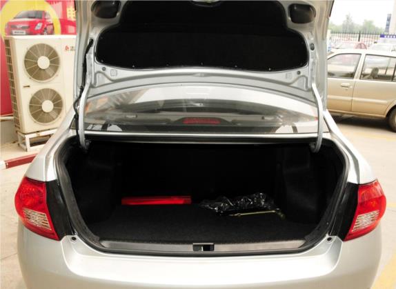 威志V5 2012款 1.5L 手动进取型 车厢座椅   后备厢