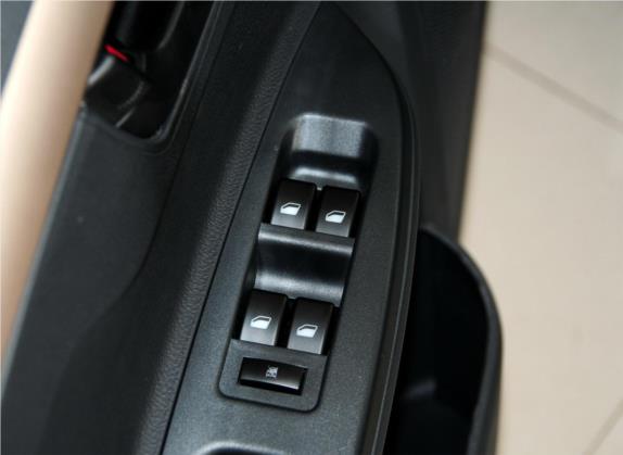 威志V5 2013款 1.5L 手动精英型 国IV 车厢座椅   门窗控制