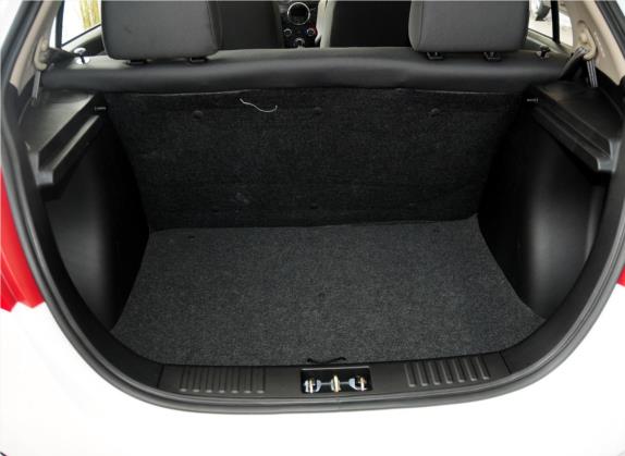 夏利N7 2013款 1.3L 手动尊贵型 车厢座椅   后备厢