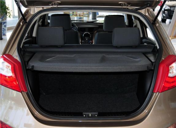 夏利N7 2013款 1.3L 手动舒适型 车厢座椅   后备厢