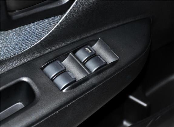 夏利N7 2013款 1.3L 手动舒适型 车厢座椅   门窗控制