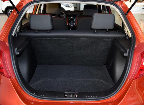 夏利N7 2014款 1.3L 手动运动尊贵型 车厢座椅   后备厢